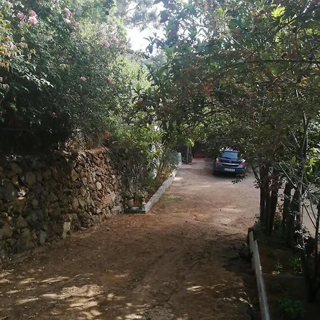 Проживание в семье Casa Ecologica, Autosuficiente Con Off Grid En Lomo Blanco, Dentro De Casa Rodeada De Naturaleza *